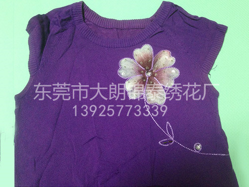 紫色特种手摇绣花上衣