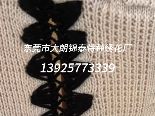 贝壳包边绣，镂空拼接